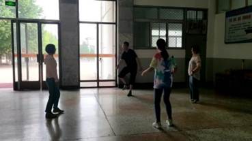 说明: E:\CZG\非教学\工会党务与指导青年教师\20220606 校工会活动视频\太阳成tyc33455ccwww 姜亚东 踢毽子_Moment.jpg
